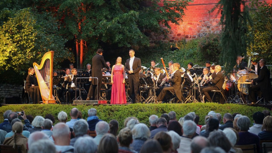 Titelmotiv – Broadway Night