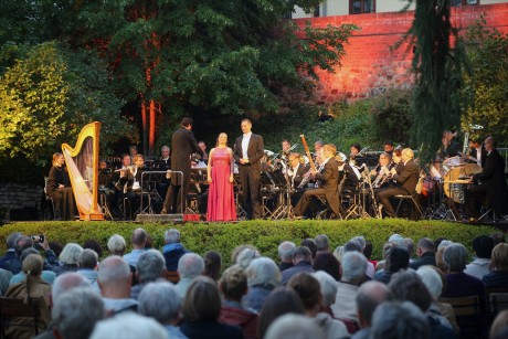 orig_62ea54fd9ee6b4.08398681 | Sächsische Bläserphilharmonie - Broadway Night