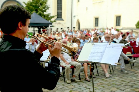 orig_643d0f228b9400.95739259 | Sächsische Bläserphilharmonie - Broadway Night